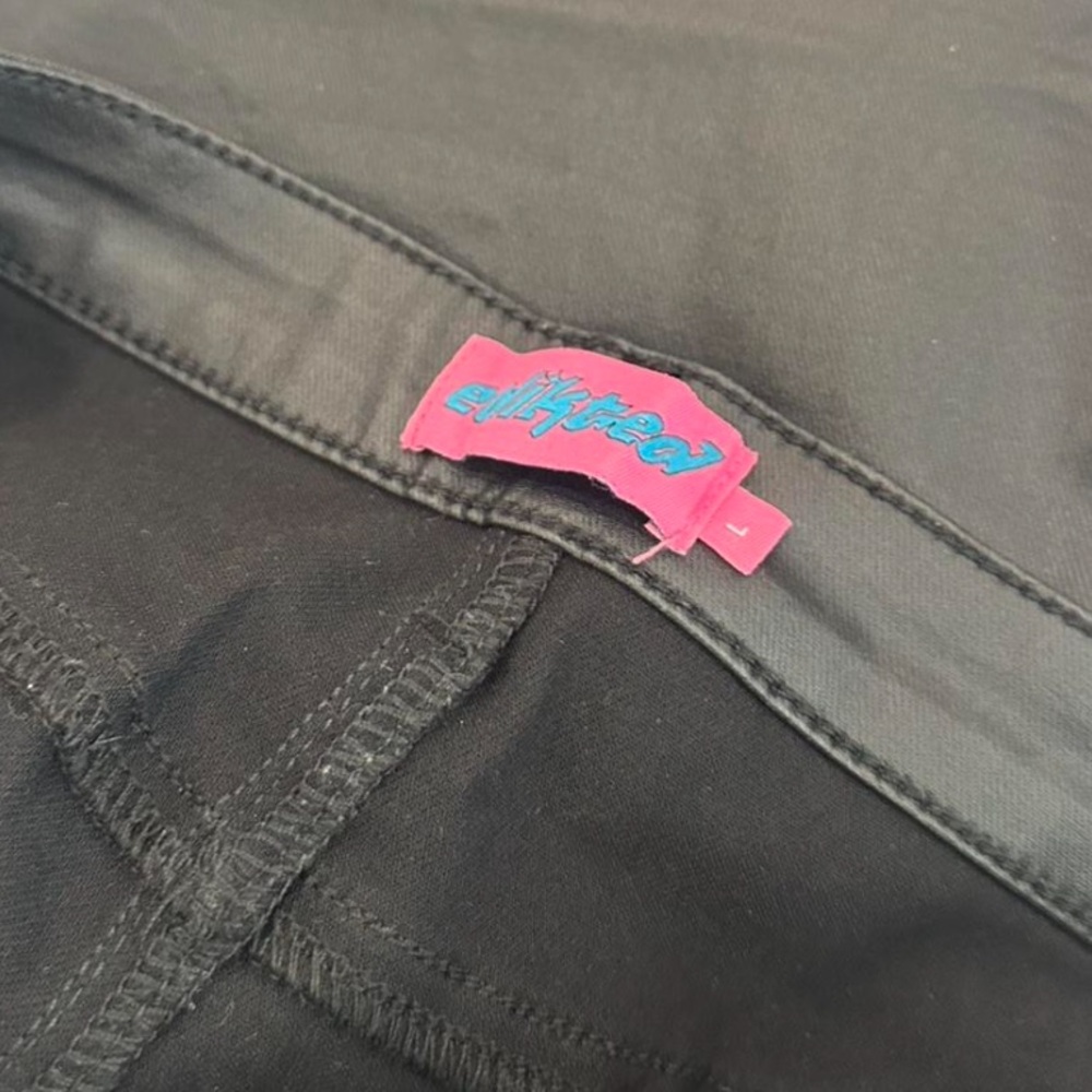 Edikted Luna faux leather flare jeans - Picture 5 of 5